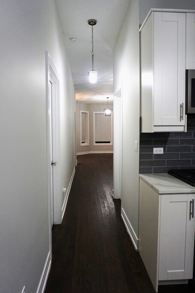 Hallway - 5436 S Aberdeen St Unidad 2