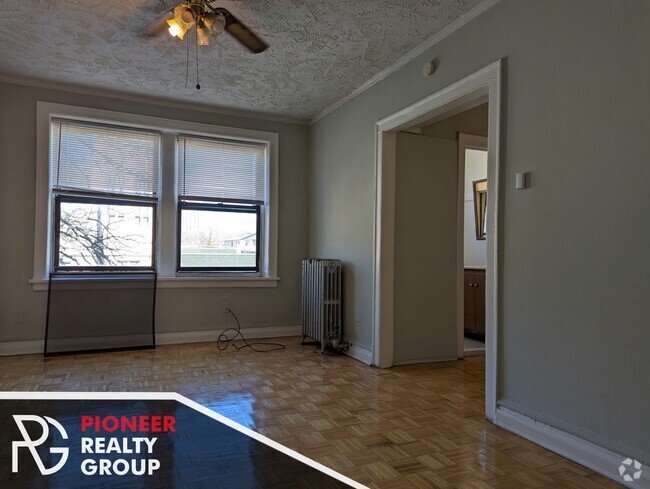 Building Photo - 717 W Belmont Ave Unit 711-401 Rental