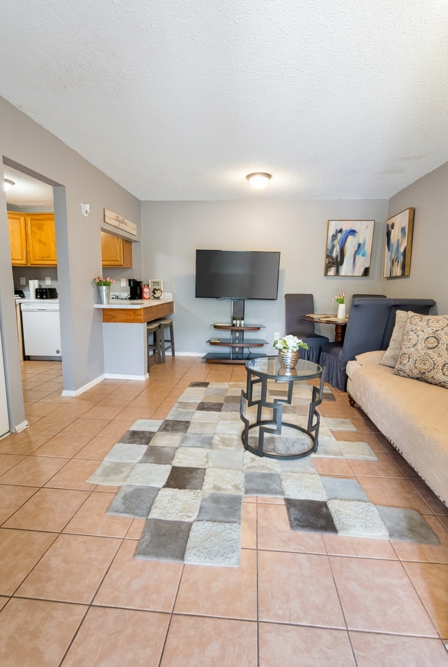 Photo - 6519 W Newberry Rd Unidad 904
