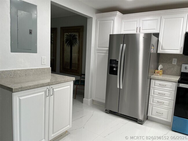 9420 S Hollybrook Lake Dr Unit 102