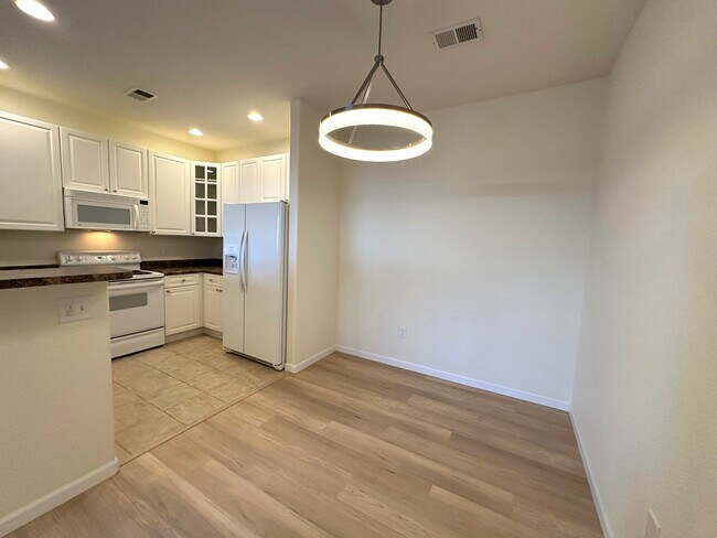 dining room - 9518 West San Juan Circle Unit 304