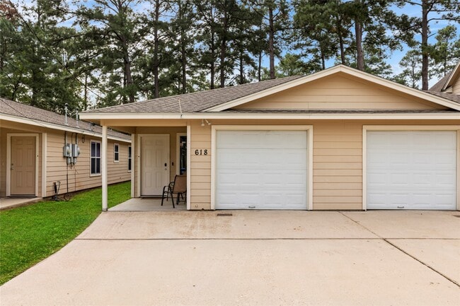 Building Photo - 620 Foster St