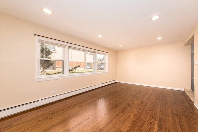 Photo - 2245 Des Plaines Ave Unit E