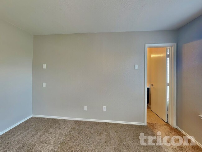 Photo - 851 Village Point Ln