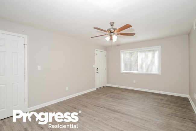 Photo - 1627 Line Cir