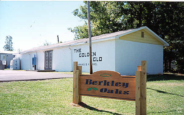 Berkley Oaks - Berkley Oaks Apartments