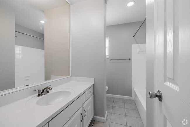 2BR, 1.5BA - 955SF - Bathroom