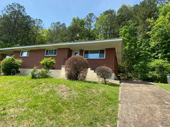 Building Photo - $500 Off First Month! Updated 2 Bedroom in... Rental