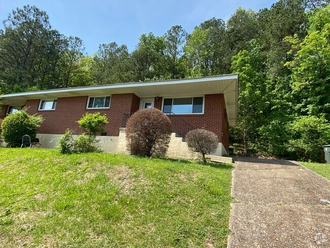 Building Photo - Updated 2 Bedroom in Brainerd! New Floorin... Rental