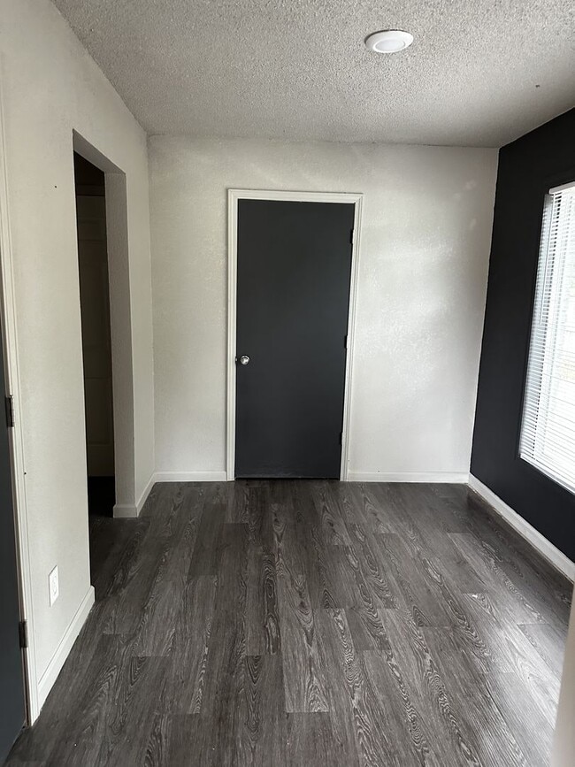 Photo - 1905 W Nettleton Ave Unit 1905 B