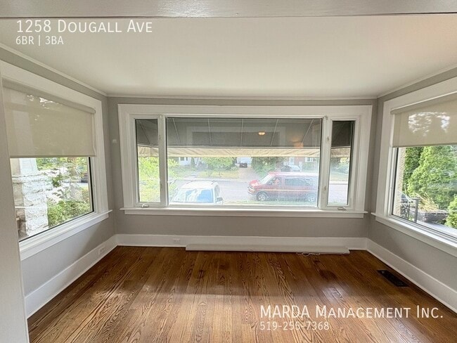 Photo - CHAMRING 6 BED/ 3 BATH HOUSE DOWNTOWN WINDSOR! + UTILITIES