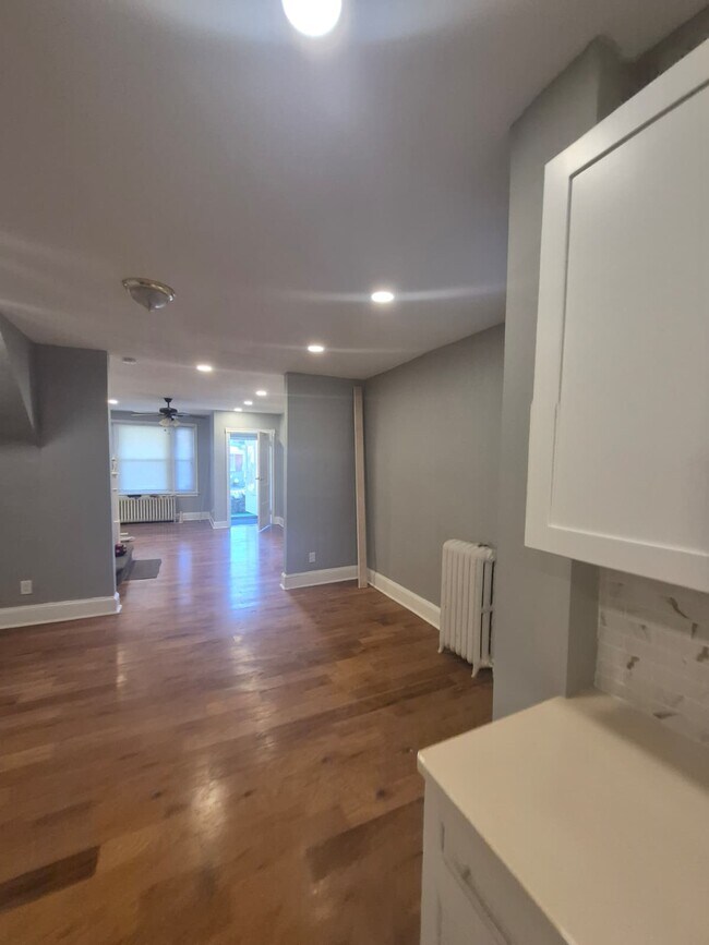 dinning - 5619 Lansdowne Ave