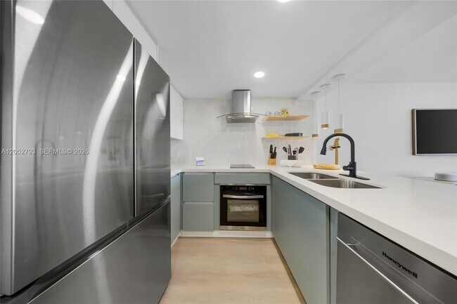 Photo - 540 Brickell Key Dr Unit 809