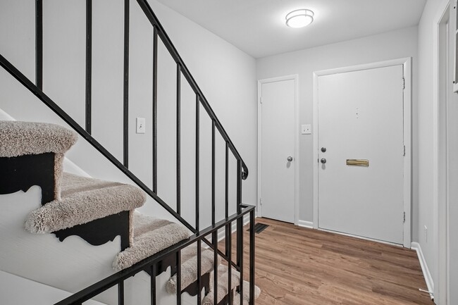 Photo - 5128 Cliffhaven Dr