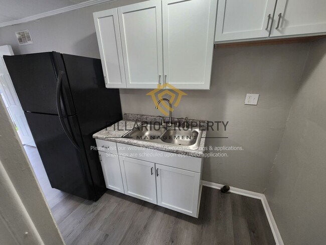 Photo - Updated 1 Bedroom, 1 Full Bath Unit in Mul... Unidad 301 Green St.
