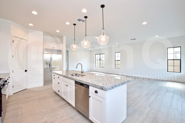 Photo - 2224 E Canary Dr