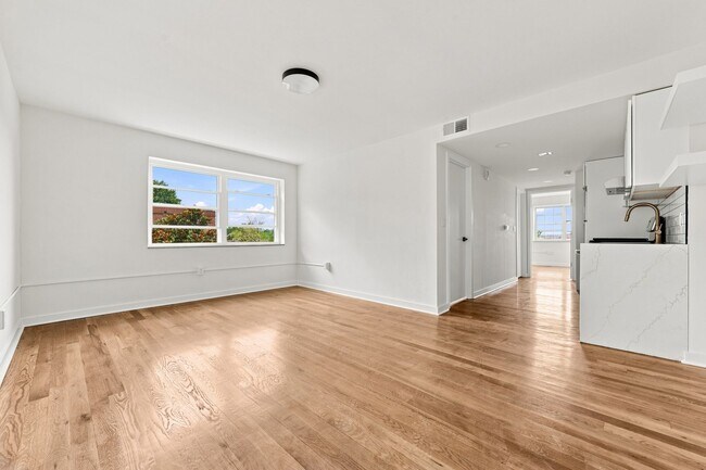 Photo - 5440 Fifth Ave