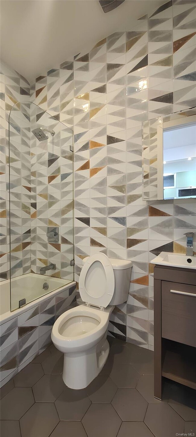 Photo - 548 Howard Ave Unit 2L