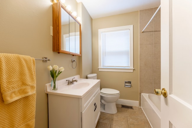 Building Photo - 2315 Auburn St