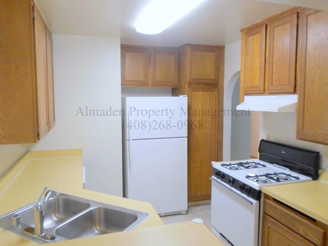 Photo - Condo in Great Location! Award Winning Schools!