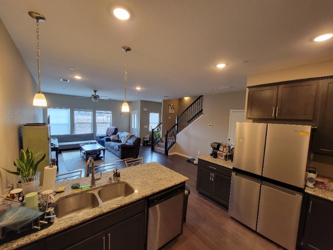 Photo - 2431 Crown View Dr