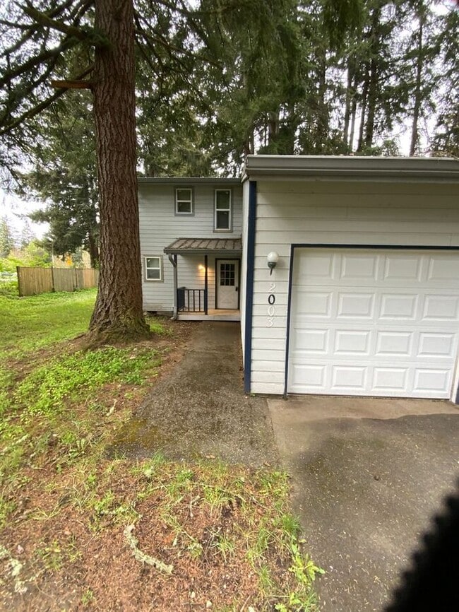Building Photo - West Olympia 2bdr 1.5bath Townhome w/ garage & parking