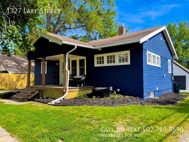 Photo - 1327 Lake St