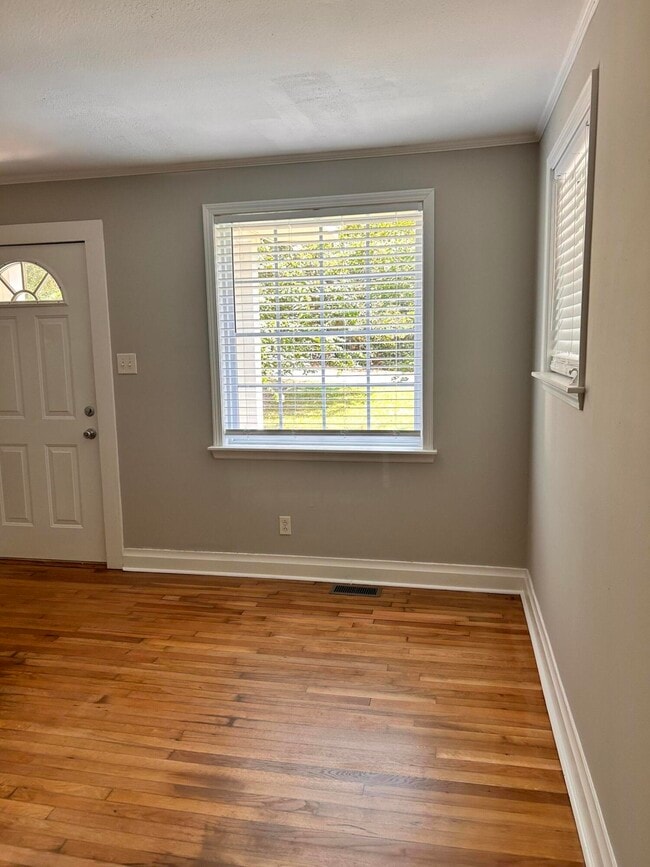 Photo - 3828 Dyches Rd