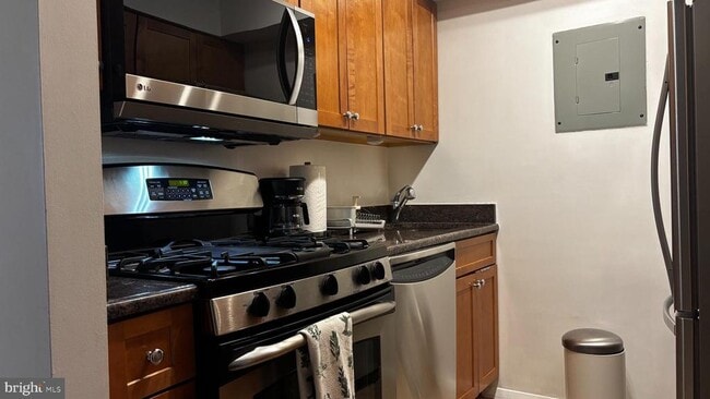 Building Photo - 4801 Fairmont Ave Unit 313