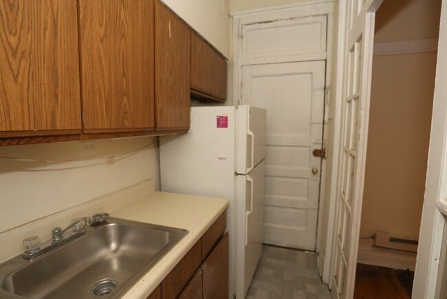 710 W Barry Ave Unit B3