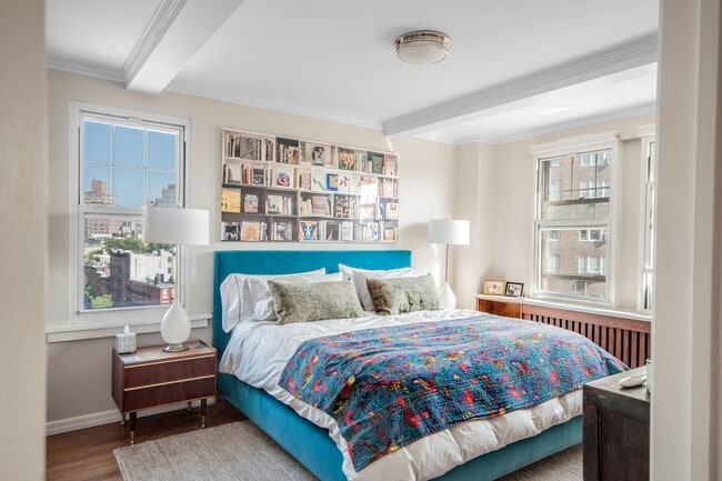 Photo - 299 W 12th St