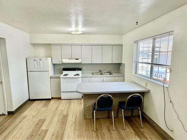 Building Photo - 855 N 700 E