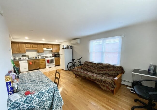 Building Photo - 185 Sydney St Unit 1