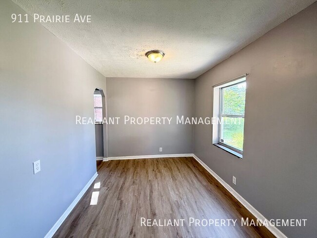 Photo - 911 Prairie Ave