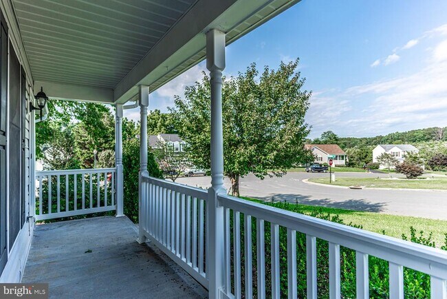 Photo - 121 Nottingham Ct