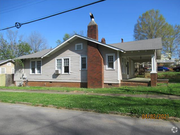 Building Photo - 700 Goodwin Ave Rental