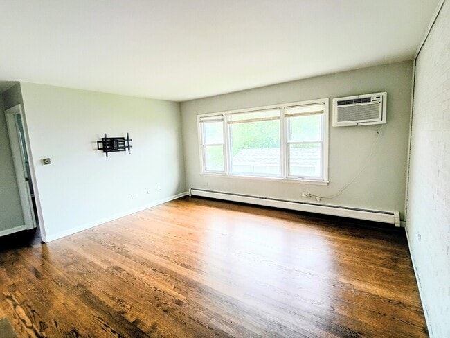 Photo - 5811 Rose Ave