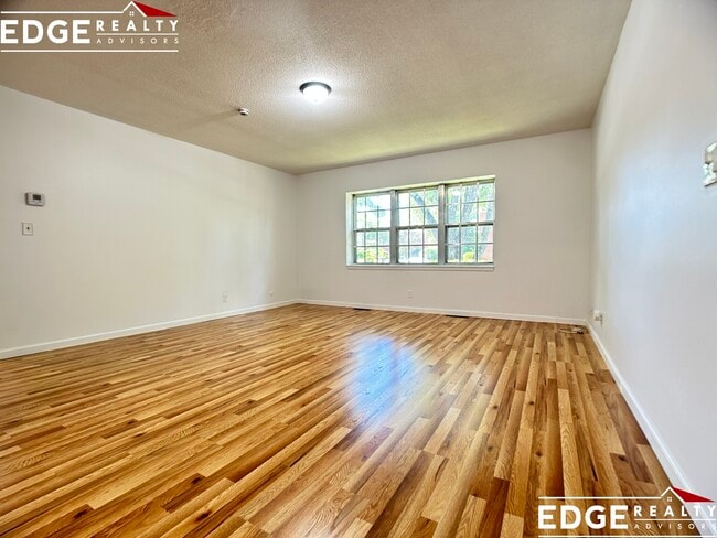 Photo - 161 Lake Shore Rd Unit 1