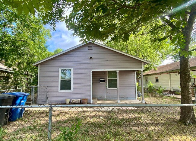 Building Photo - Adorable 2 bedroom 1 bath near Confluence ... Rental