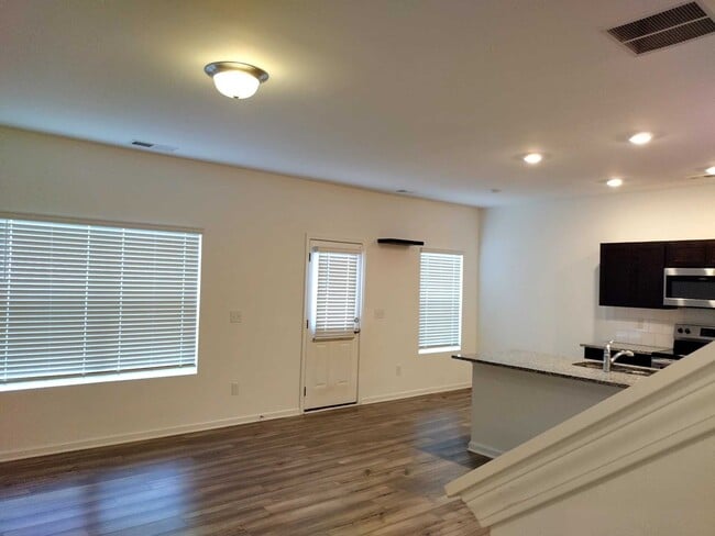 Photo - 1111 Lossie Ln