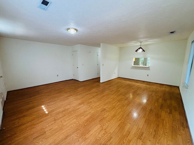 Photo - 953 Lora Ln