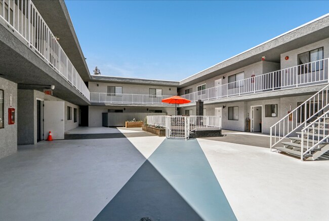 Photo - 17211 Chatsworth Street