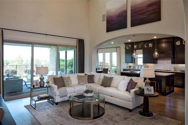 Photo - 6825 Entwistle Rd