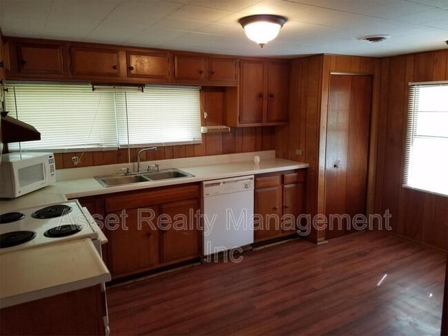 Photo - 102 Wainwright Rd