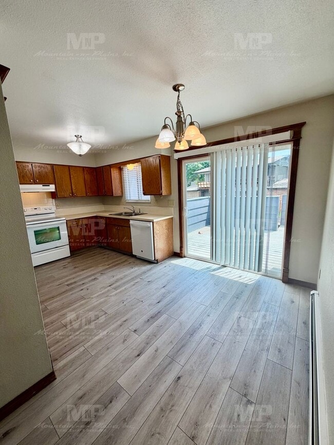 1628 Azalea Dr Unidad 1628 Azalea Drive #2- 215-2
