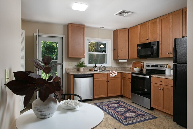 Photo - Spacious 1 Bedroom Duplex close to UNC Cam...