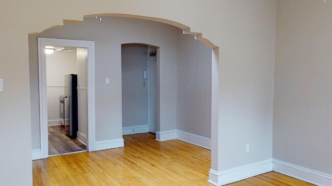 Photo - 212 ½ - 216 ½ Bank