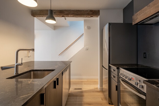 Photo - 41 Burlington St E Unit 1