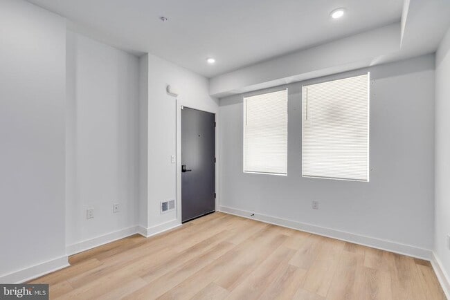 Photo - 1221 W Lehigh Ave