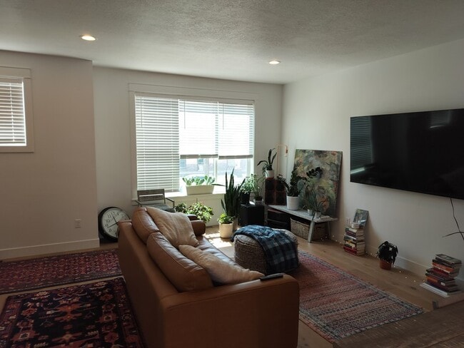 25 E Center St